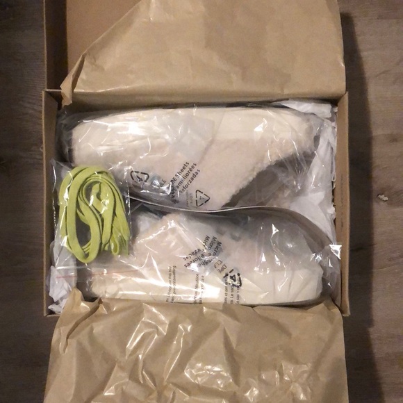 NIB [Lucky Brand] Sherpa Tolini Slip-On Tennis Shoes, Ivory - Multiple Sizes! - Picture 4 of 4